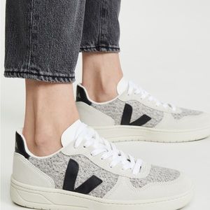 Veja V-10 sneakers size 36